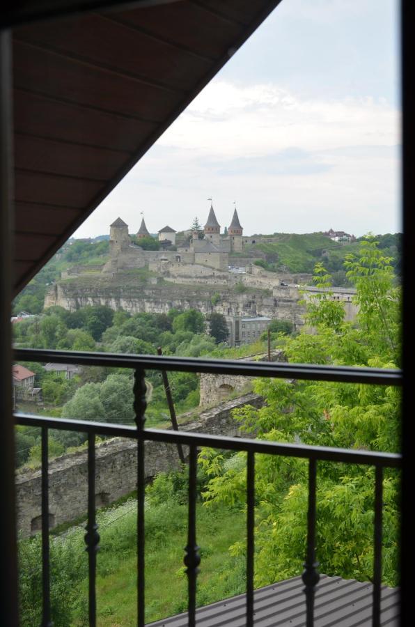 Джерело Kamianets-Podilsky Extérieur photo