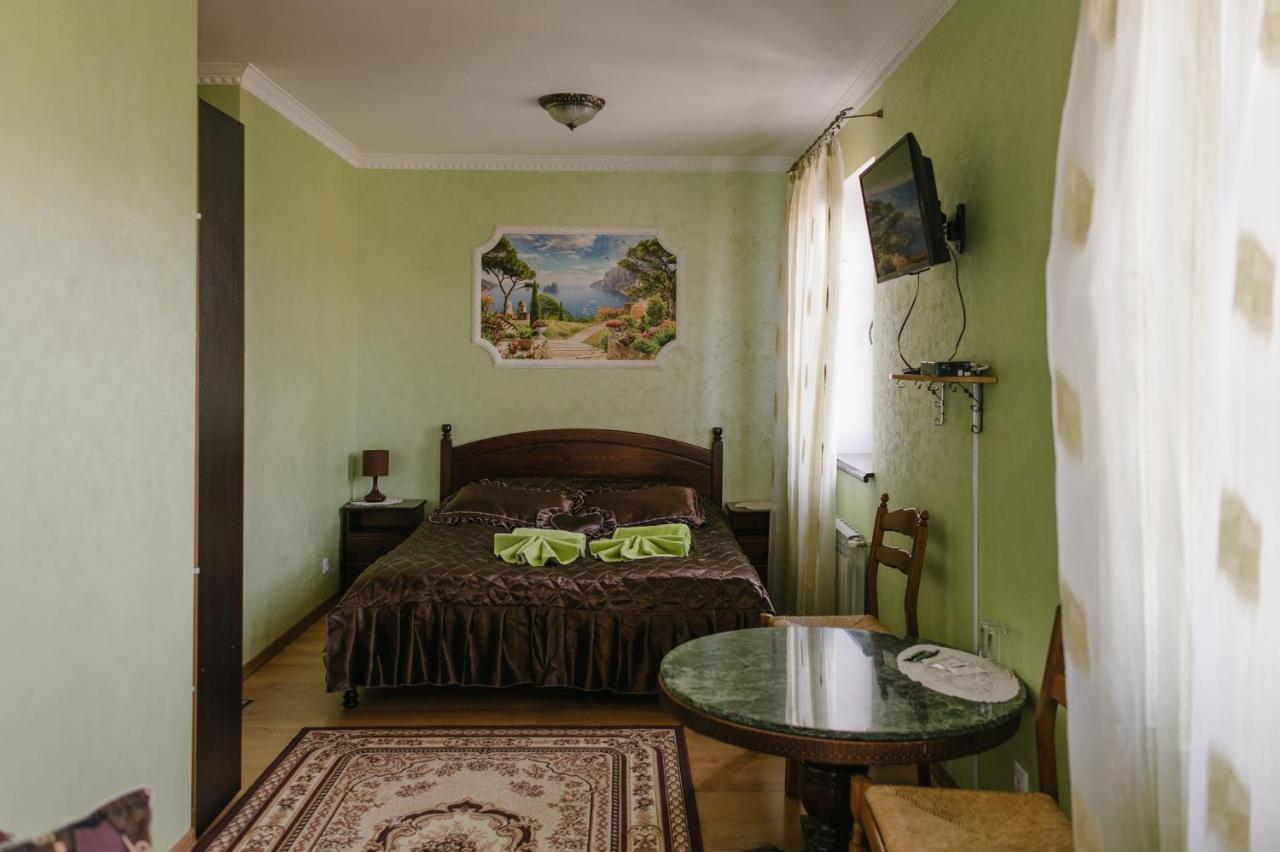Джерело Kamianets-Podilsky Extérieur photo