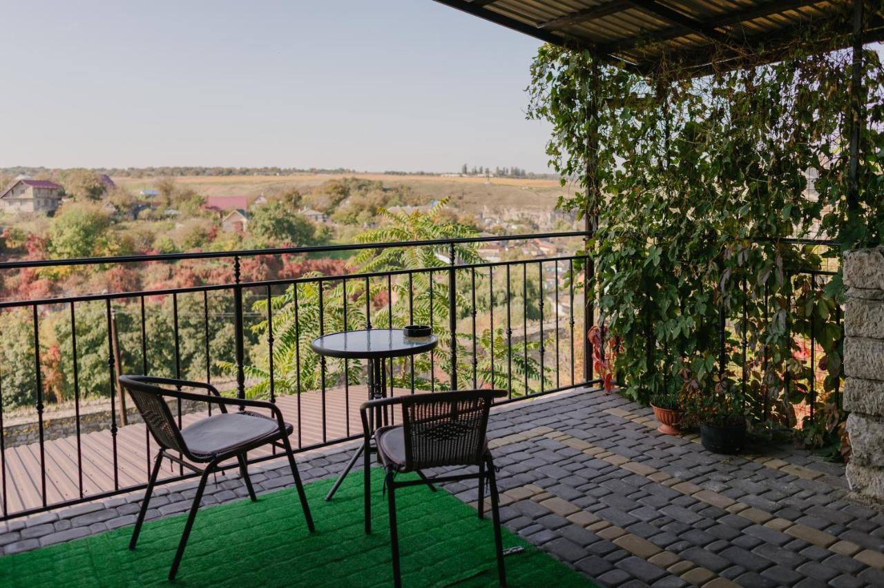 Джерело Kamianets-Podilsky Extérieur photo