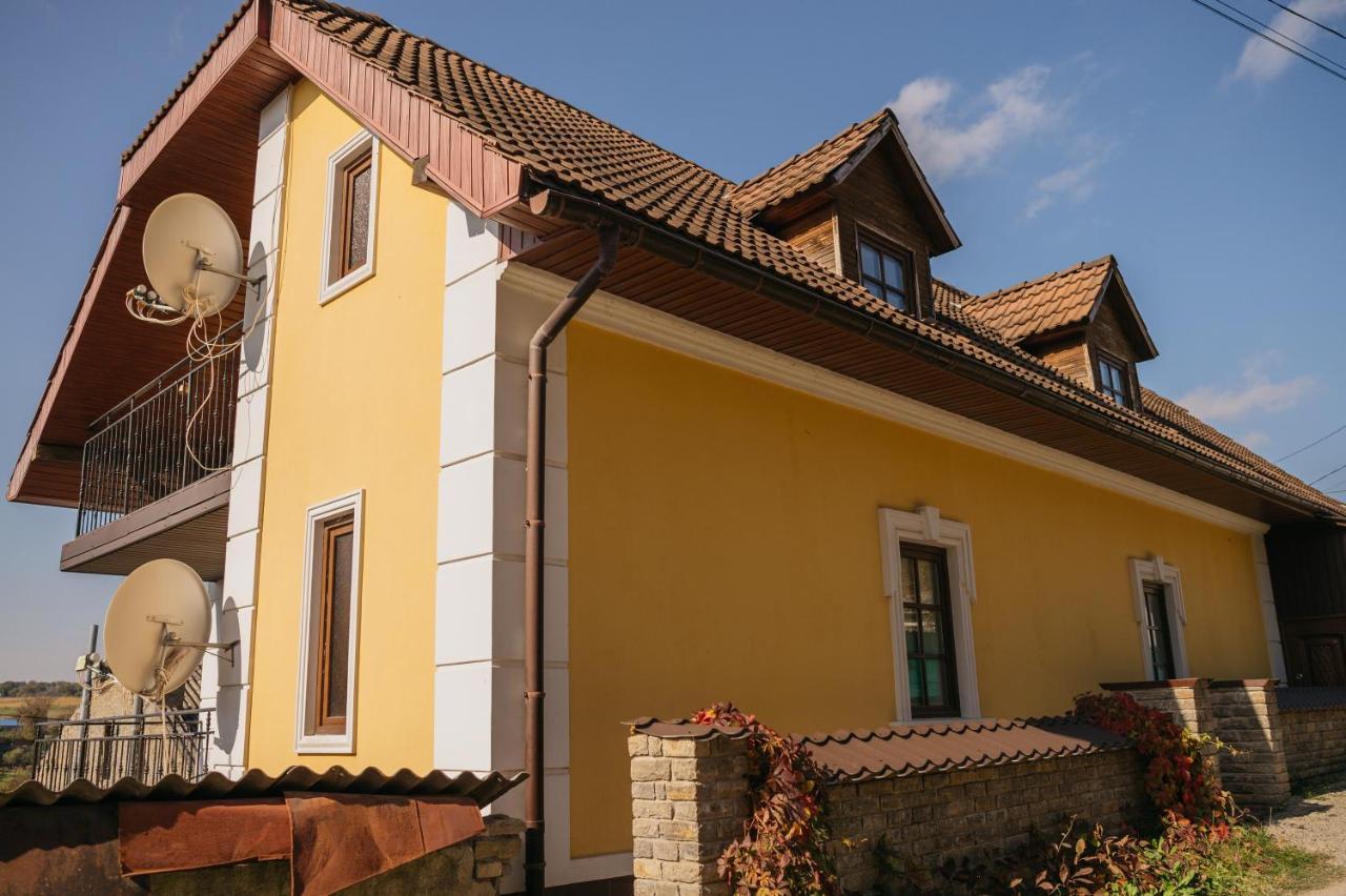 Джерело Kamianets-Podilsky Extérieur photo