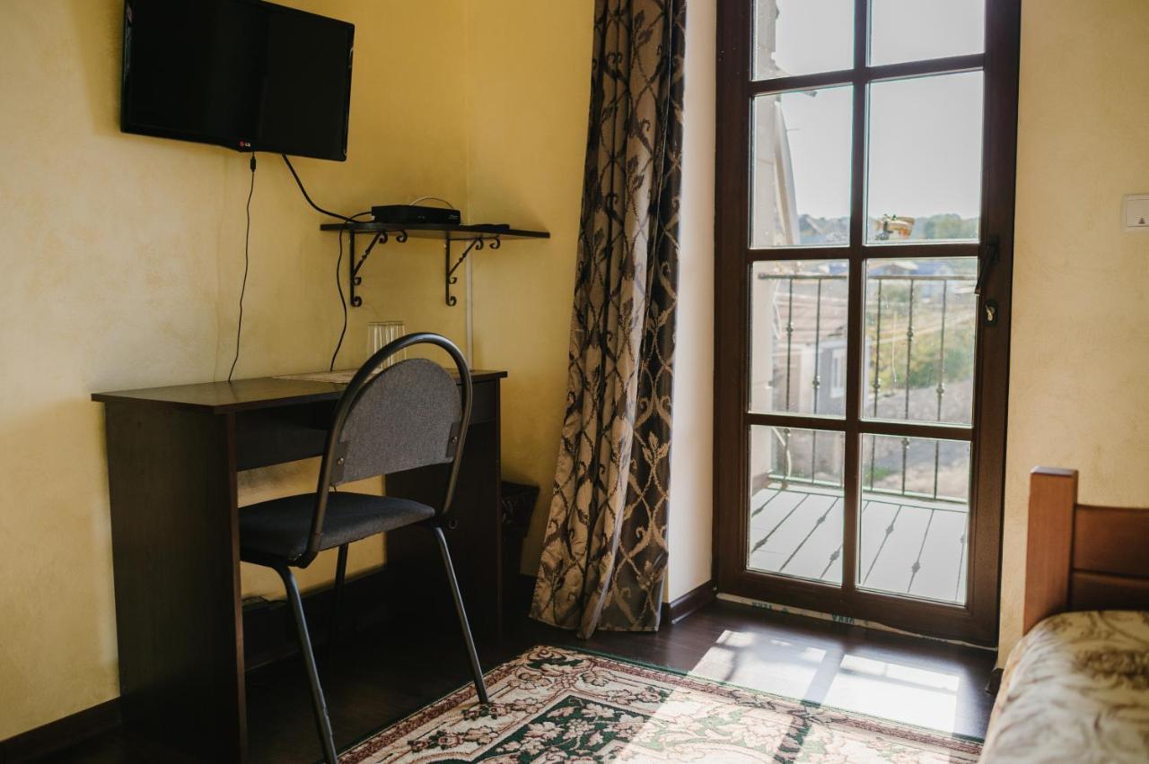 Джерело Kamianets-Podilsky Extérieur photo