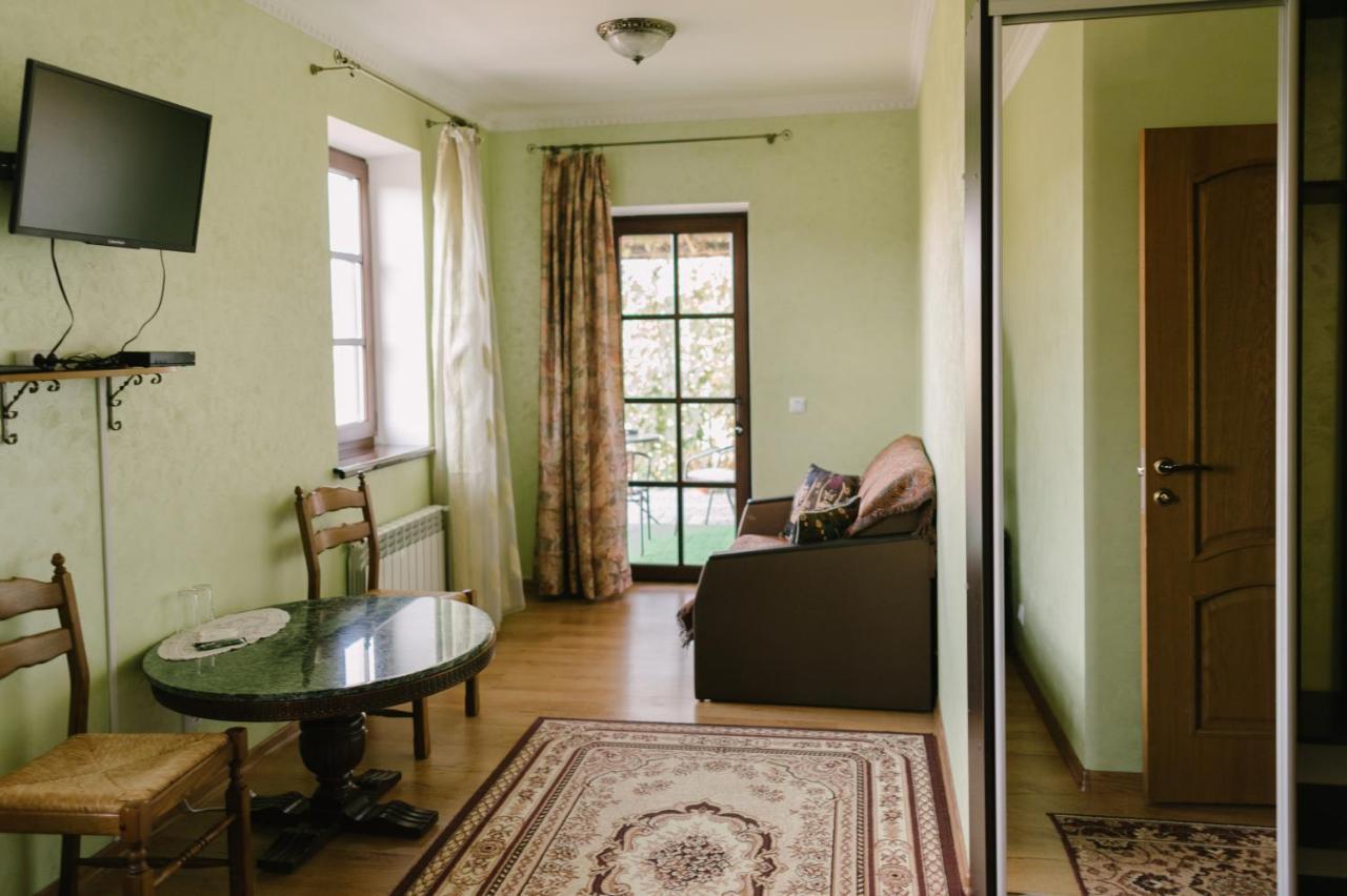 Джерело Kamianets-Podilsky Extérieur photo