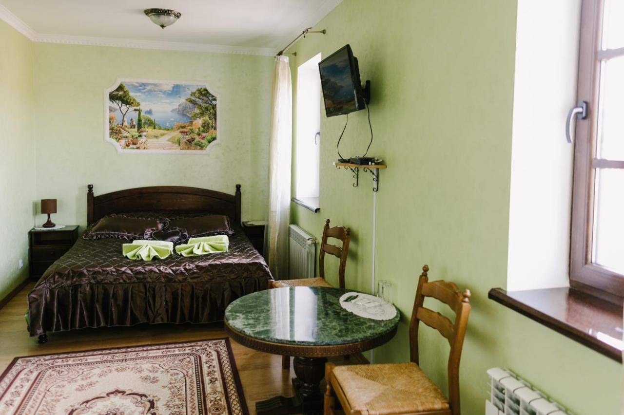 Джерело Kamianets-Podilsky Extérieur photo