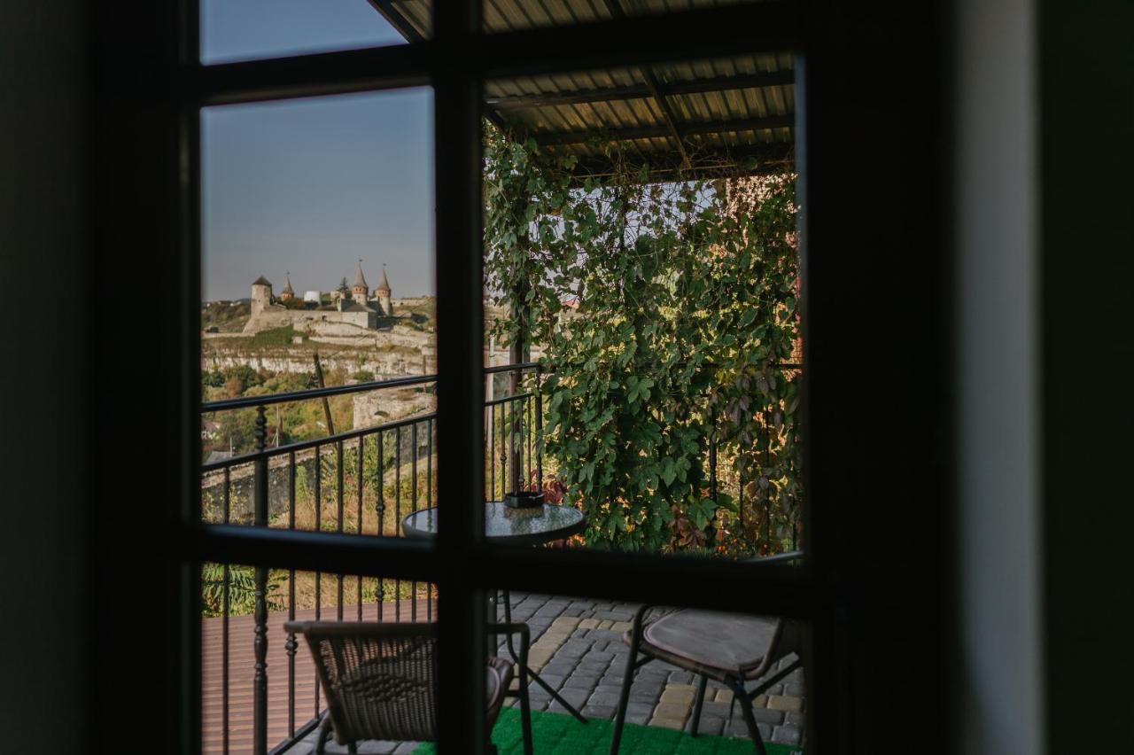 Джерело Kamianets-Podilsky Extérieur photo