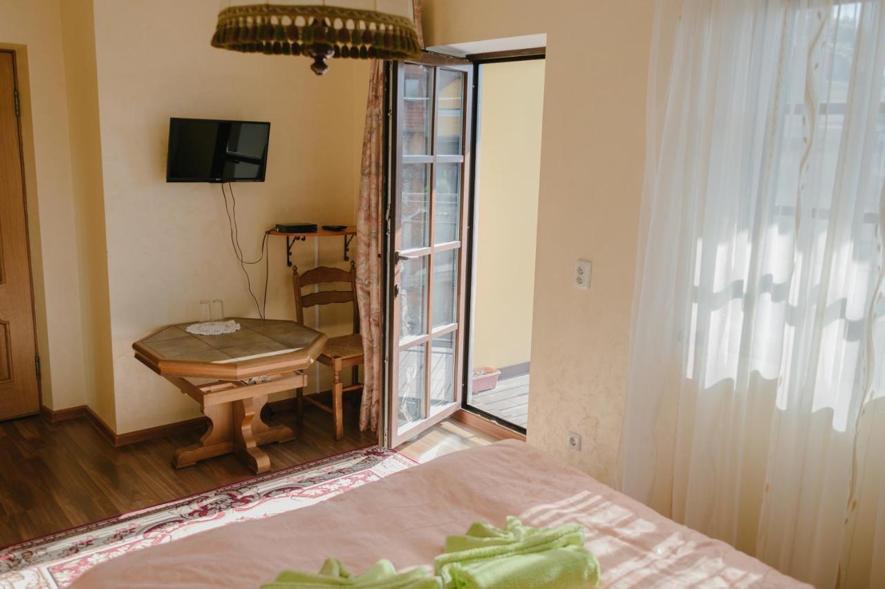 Джерело Kamianets-Podilsky Extérieur photo